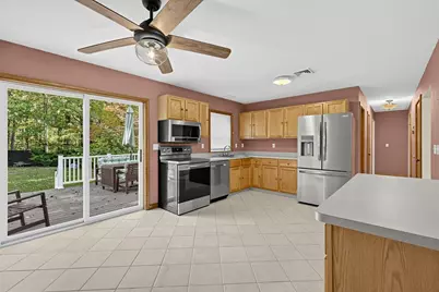 305 Wren St, Taunton, MA 02718 - Photo 2