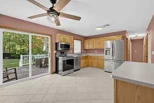 305 Wren St, Taunton, MA 02718 - Photo 2