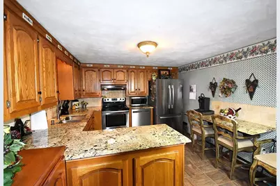 17 Wedgewood Ln, Millbury, MA 01527 - Photo 10