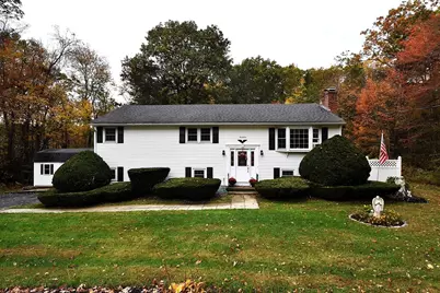 17 Wedgewood Ln, Millbury, MA 01527 - Photo 2