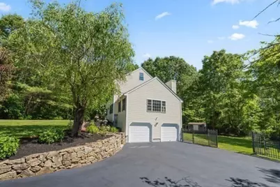128 Memorial Dr, Shrewsbury, MA 01545 - Photo 4