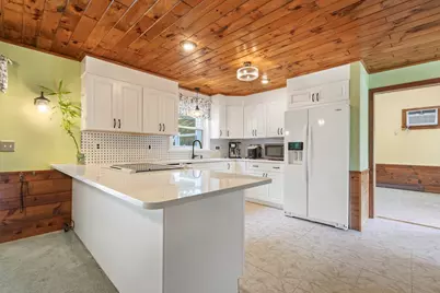 6 Tracey St, Acushnet, MA 02743 - Photo 4