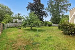 384 Abbott St, Springfield, MA 01118 - Photo 10
