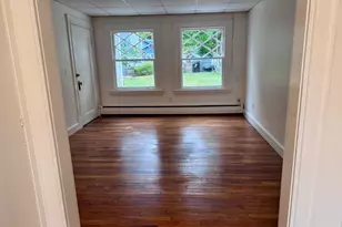 65R Pleasant St, Marblehead, MA 01945 - Photo 2
