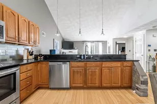 32 Marion St, Haverhill, MA 01832 - Photo 6