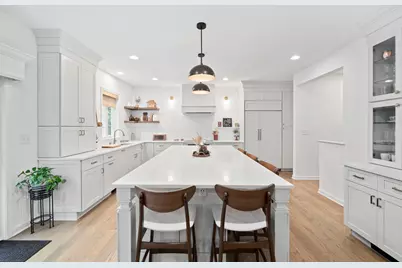 33 Skyhawk Cir, Weymouth, MA 02190 - Photo 2