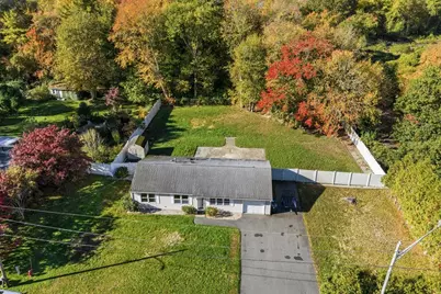 36 Meadowood Dr, Dartmouth, MA 02748 - Photo 4