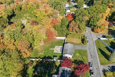36 Meadowood Dr, Dartmouth, MA 02748 - Photo 16