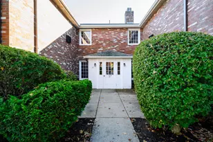 37 Fountain Ln, Weymouth, MA 02190 - Photo 2