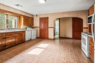20 Roger St, Southbridge, MA 01550 - Photo 4