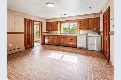 20 Roger St, Southbridge, MA 01550 - Photo 8