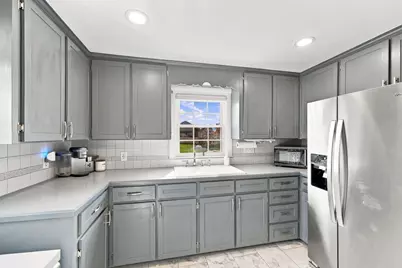 258 Goodwin St, Fall River, MA 02724 - Photo 4
