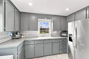 258 Goodwin St, Fall River, MA 02724 - Photo 4