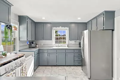 258 Goodwin St, Fall River, MA 02724 - Photo 6