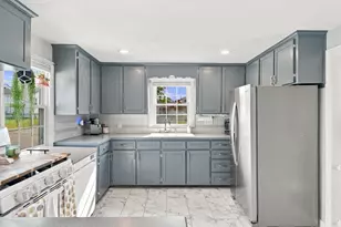 258 Goodwin St, Fall River, MA 02724 - Photo 6