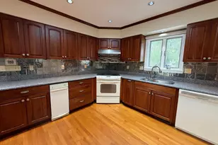 25 Wayne Memorial Dr, Dartmouth, MA 02747 - Photo 4