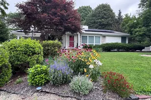 25 Wayne Memorial Dr, Dartmouth, MA 02747 - Photo 2