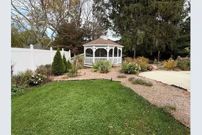 25 Wayne Memorial Dr, Dartmouth, MA 02747 - Photo 34