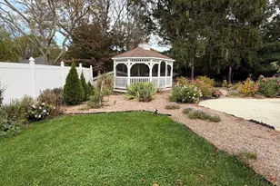 25 Wayne Memorial Dr, Dartmouth, MA 02747 - Photo 34