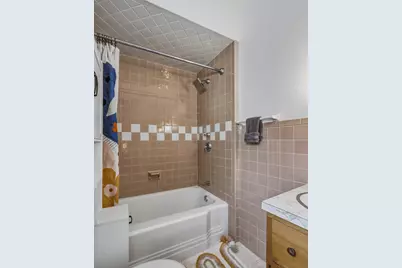 196 Sargeant St, Holyoke, MA 01040 - Photo 28