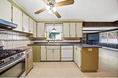 42 Paulson Dr, West Springfield, MA 01089 - Photo 8
