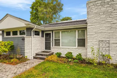 655 Gardners Neck Rd, Swansea, MA 02777 - Photo 8