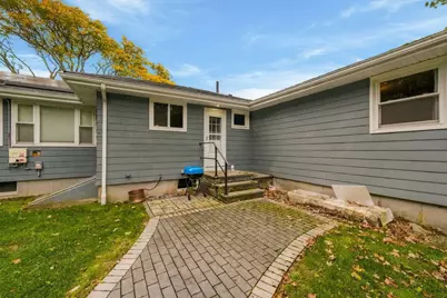 655 Gardners Neck Rd, Swansea, MA 02777 - Photo 38