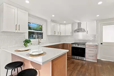 19 1/2 Lillian St, Woburn, MA 01801 - Photo 4