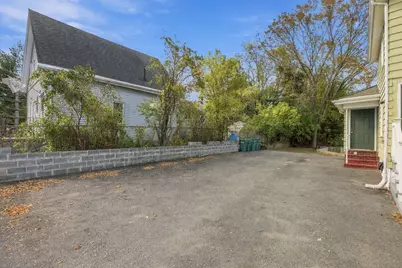 24 Lummus Ct, Lynn, MA 01904 - Photo 32