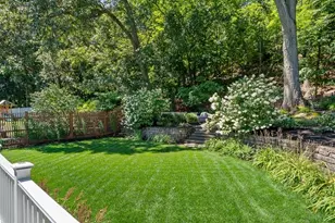 29 Robert St, Wakefield, MA 01880 - Photo 2
