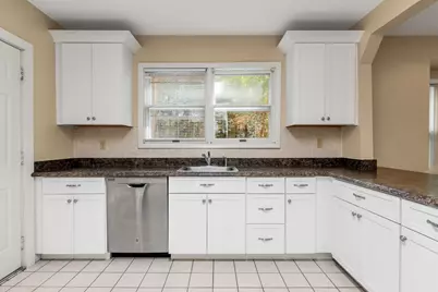 560 Salisbury, Worcester, MA 01609 - Photo 10