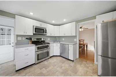 205 Remington St, Lowell, MA 01852 - Photo 12