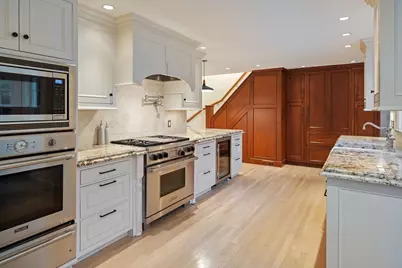 32 Pickwick Rd, Newton, MA 02465 - Photo 10