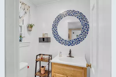 20 Pleasant St, Lunenburg, MA 01462 - Photo 10