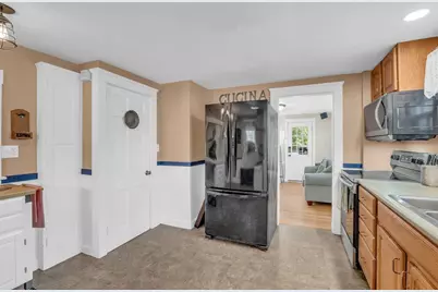 20 Pleasant St, Lunenburg, MA 01462 - Photo 8