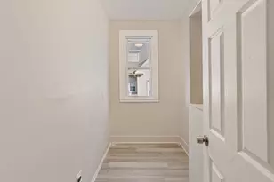 85-87 Hitchcock St, Holyoke, MA 01040 - Photo 18