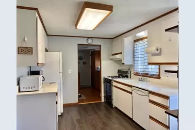 374 Homestead Ave, Holyoke, MA 01040 - Photo 14