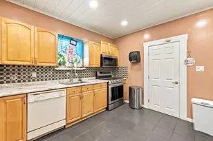 39 Boisvert St, Lowell, MA 01850 - Photo 16