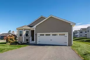 47 Blackstone Dr, Raymond, NH 03077 - Photo 1