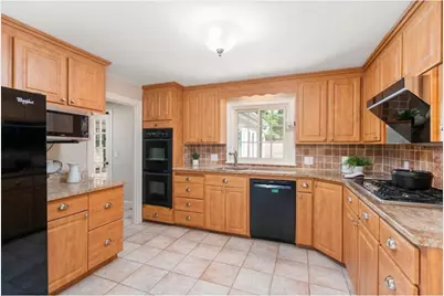 118 Newton St #118, Weston, MA 02493 - Photo 4