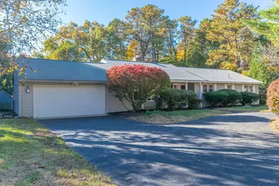 194 Redfern Dr, Longmeadow, MA 01106 - Photo 2