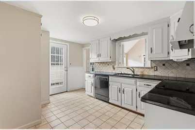 37 Jordan St, Beverly, MA 01915 - Photo 8