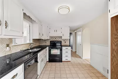 37 Jordan St, Beverly, MA 01915 - Photo 6