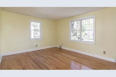 115 Wolcott Avenue, West Springfield, MA 01089 - Photo 8