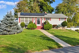 37 Paula St, Somerset, MA 02726 - Photo 1