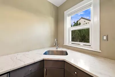 84 11th St, Providence, RI 02906 - Photo 12