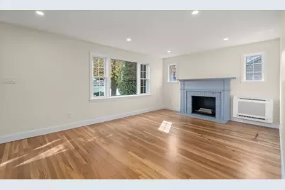 365 Lexington St, Woburn, MA 01801 - Photo 12