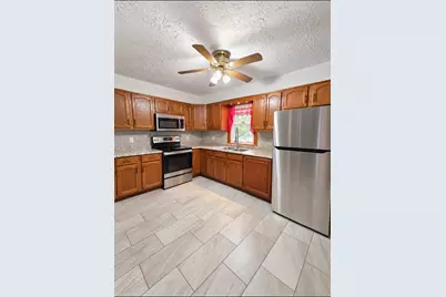 21 Greenwood St, Worcester, MA 01607 - Photo 2