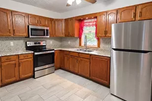 21 Greenwood St, Worcester, MA 01607 - Photo 2