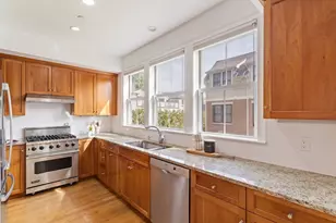 76 Green St, Brookline, MA 02446 - Photo 6